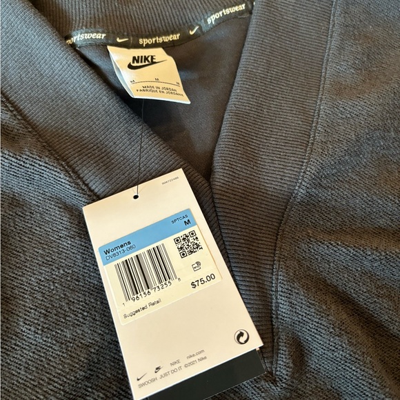 NWT Nike Oversized Top - Picture 4 of 5